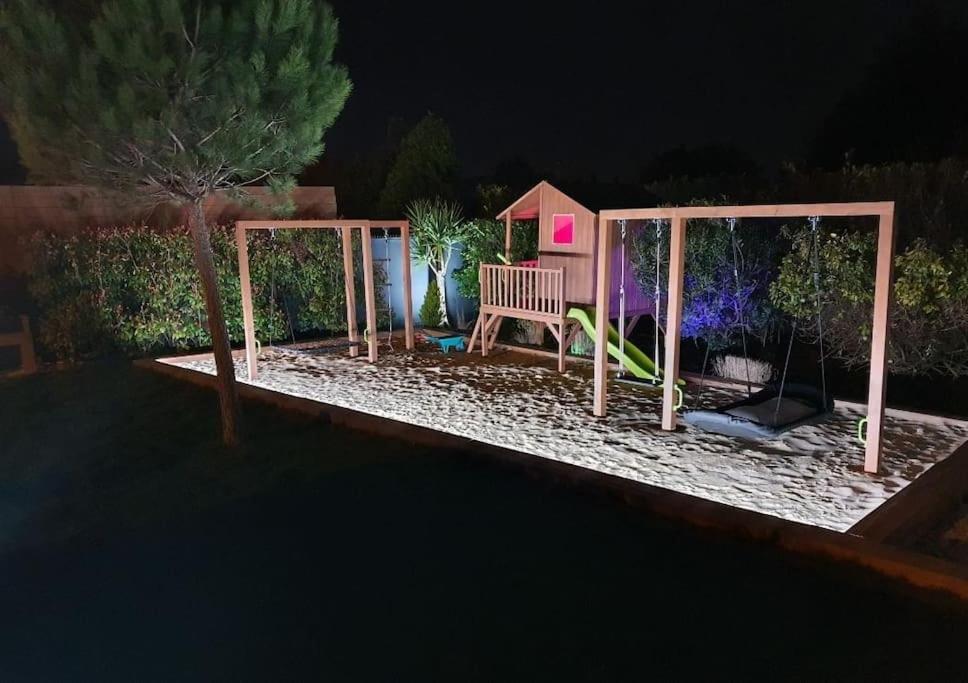 Maison De Vacances Contemporaine Avec Piscine Villa Vedène Kültér fotó