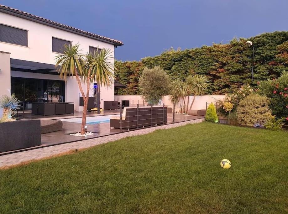 Maison De Vacances Contemporaine Avec Piscine Villa Vedène Kültér fotó
